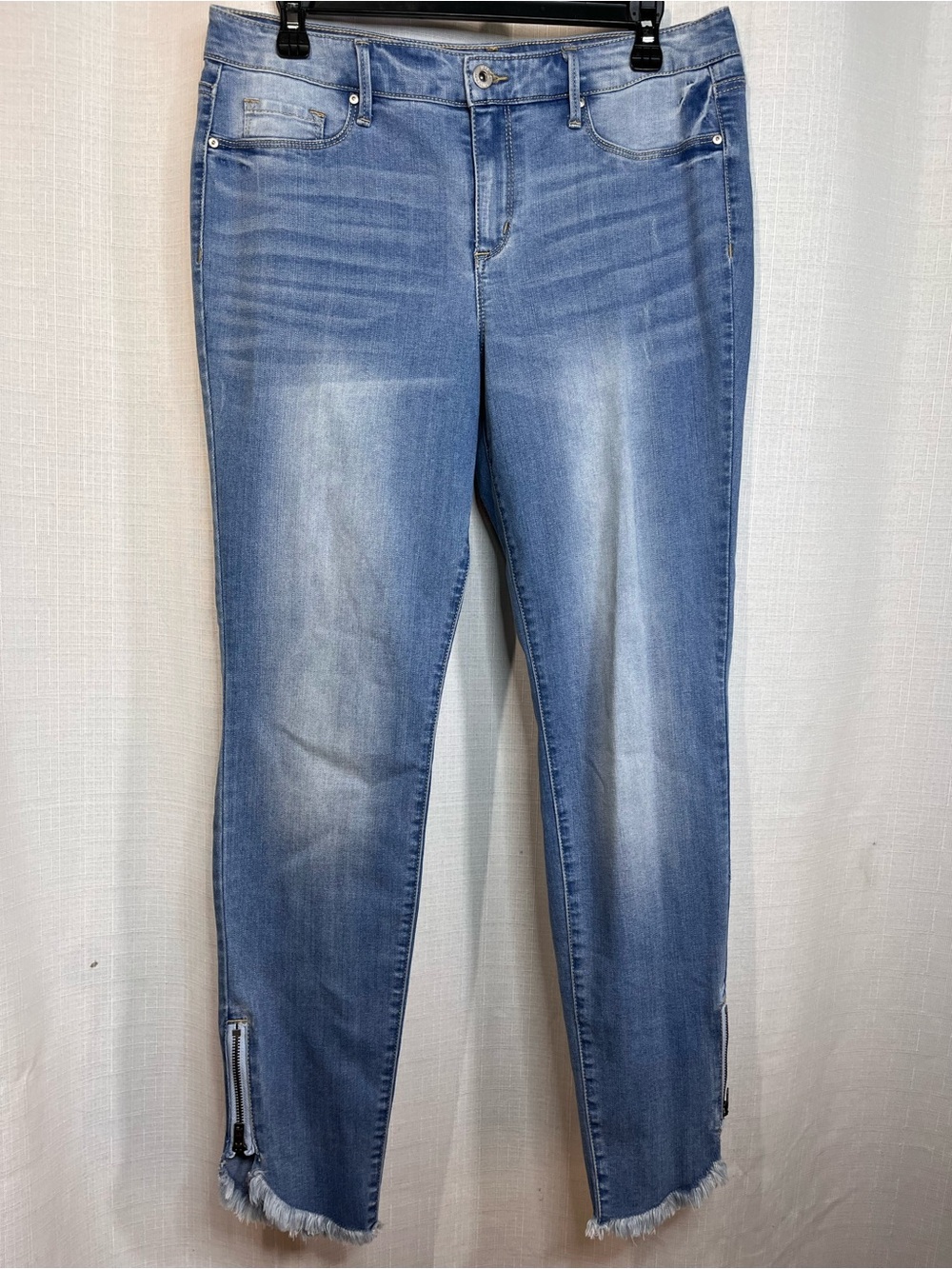 Jessica Simpson Kiss Me Super Skinny Jeans Raw Hem Zip Ankle Light Wash Size 31